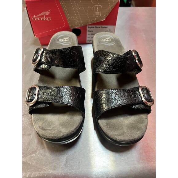 Dansko Sophie Sandals Size 39 US 8.5-9 Black Floral Tooled Leather Comfort Shoes - Picture 2 of 9